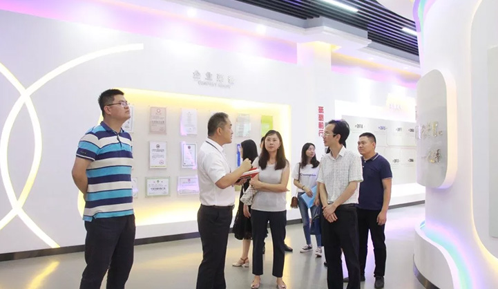 热烈欢迎江津区区委非公工委副书记李兴友一行莅临三峡电缆集团党支部参观指导