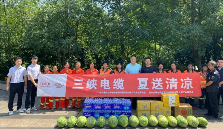夏日送清凉 慰问最可爱的人