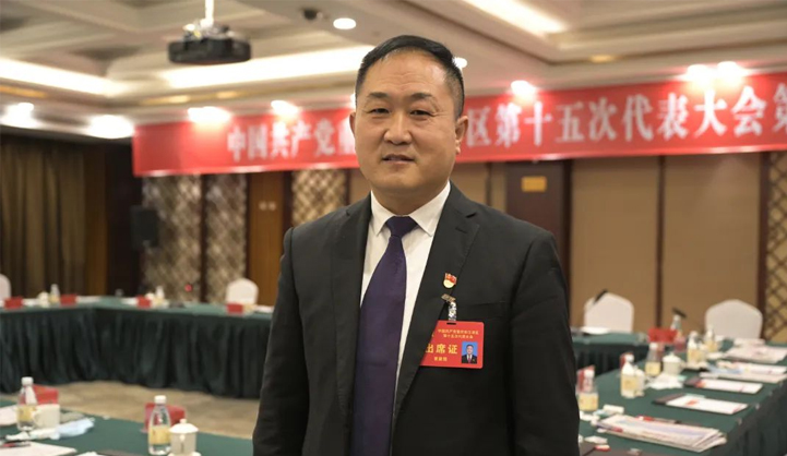 党支部书记曹建国参加党代会