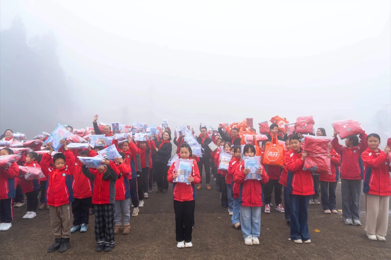 三峡资讯丨三峡电缆参加2025年“冬日阳光温暖你我”新春关爱行动