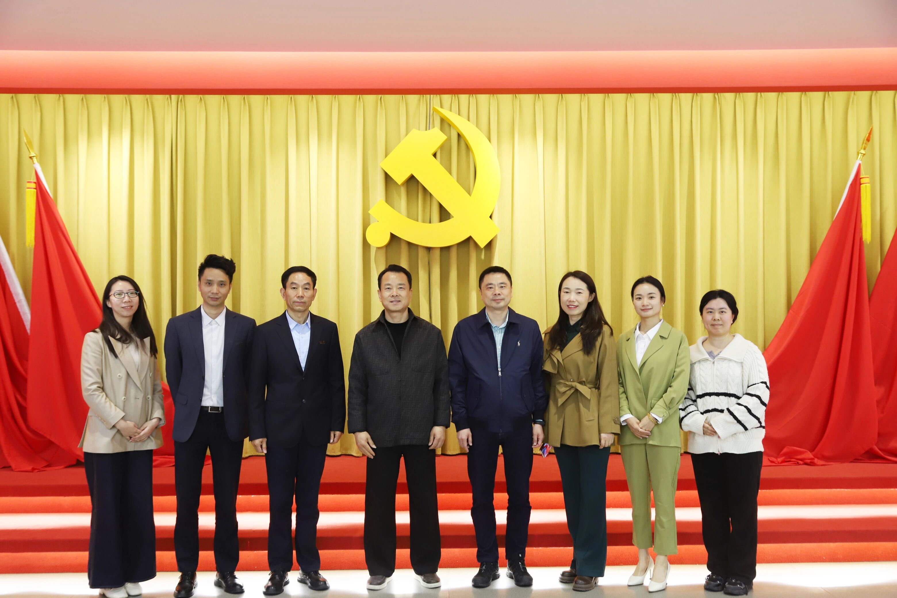三峡资讯丨重庆江津枢纽港产业园运营集团有限公司一行莅临三峡电缆集团参观座谈