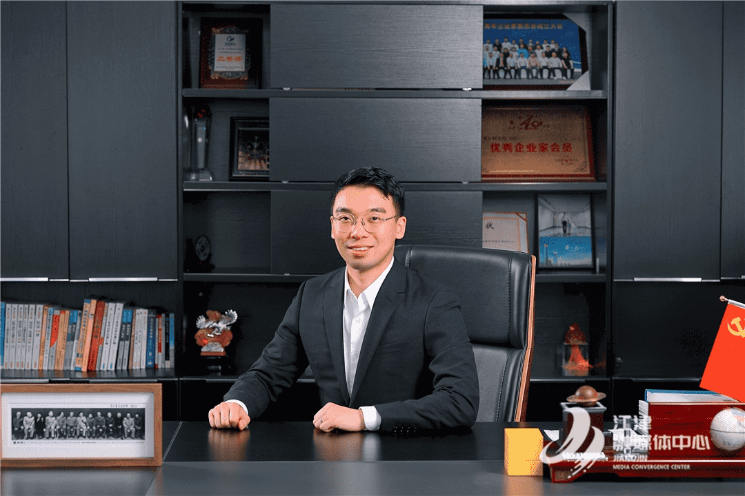 江津网丨厚植家国情怀的青年企业家——记2023年重庆五一劳动奖章获得者何耀威